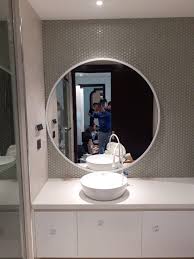 Sử dụng gương để khắc phục năng lượng xấu trong phòng tắm